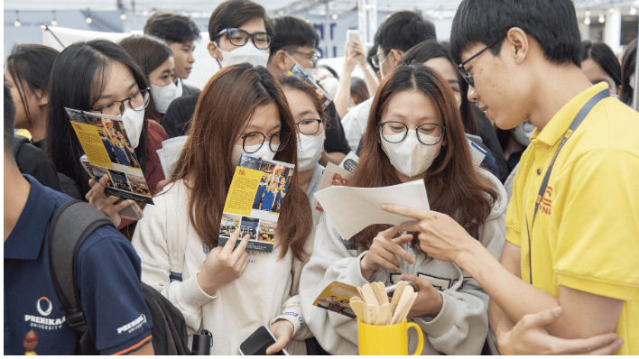 Không theo dõi và cập nhật cơ hội việc làm