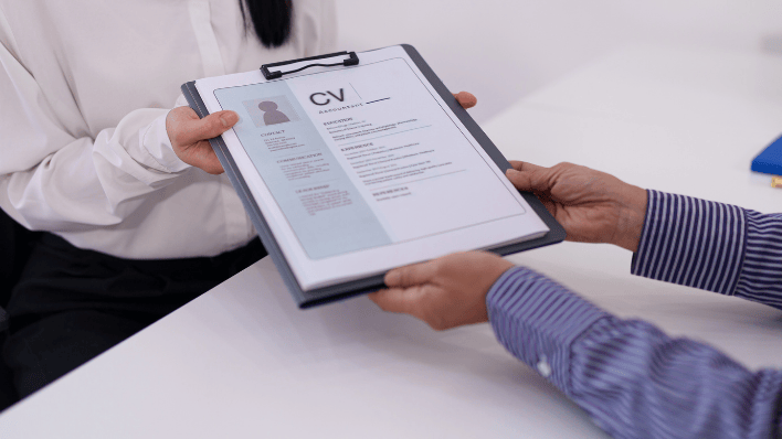 Chuẩn bị hồ sơ và CV phù hợp